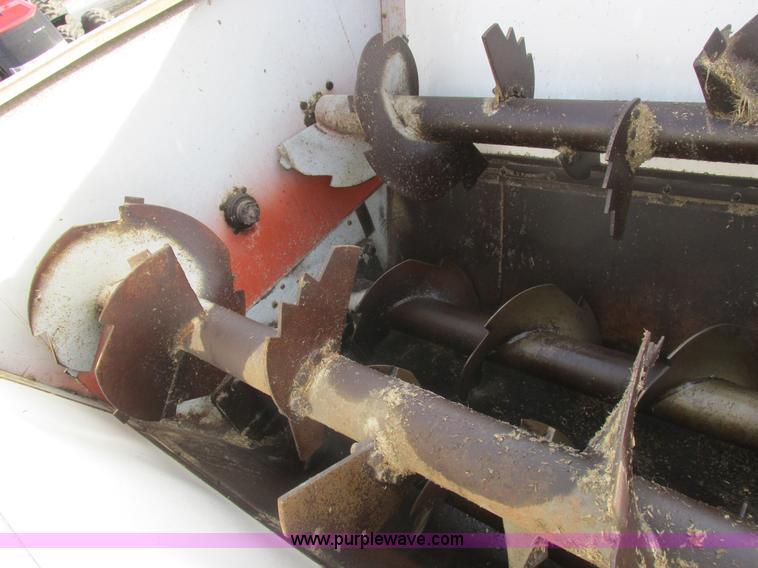 image for item L4148 2000 J&A 4000TRL feed wagon