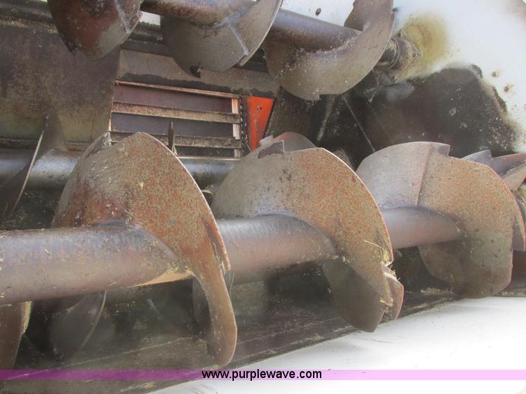 image for item L4148 2000 J&A 4000TRL feed wagon