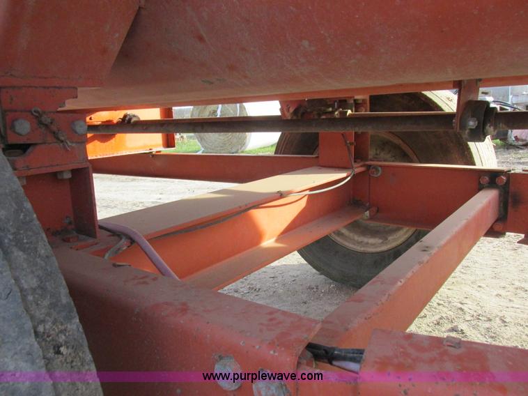 image for item L4148 2000 J&A 4000TRL feed wagon
