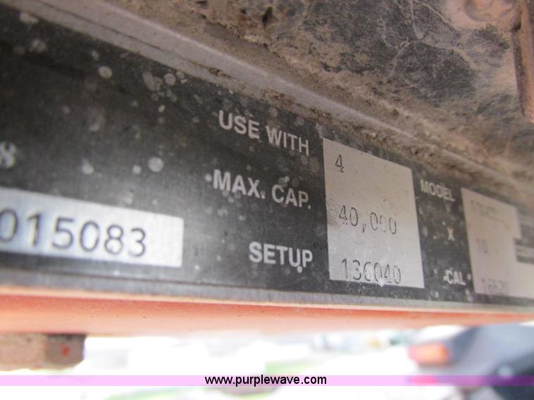 image for item L4148 2000 J&A 4000TRL feed wagon