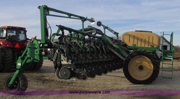 image for item L4149 2011 Great Plains YP-1625A split row planter