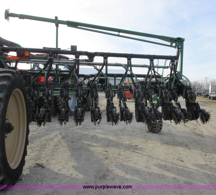 image for item L4149 2011 Great Plains YP-1625A split row planter