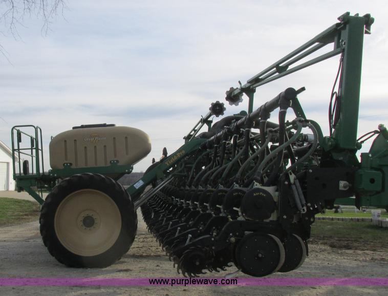image for item L4149 2011 Great Plains YP-1625A split row planter