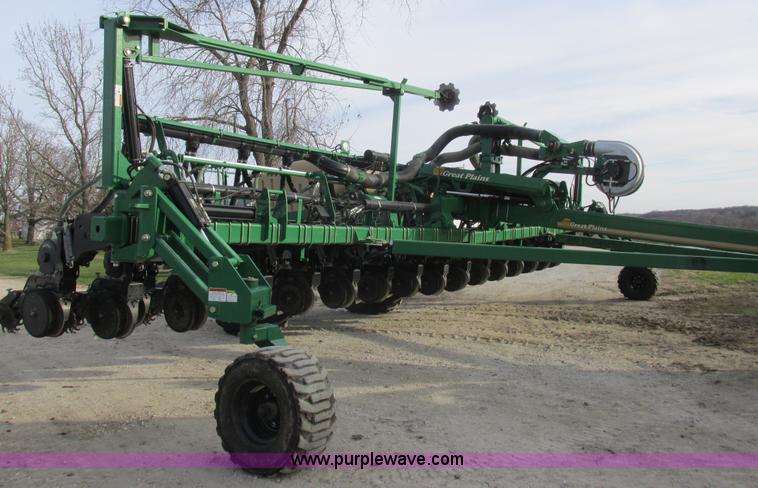 image for item L4149 2011 Great Plains YP-1625A split row planter