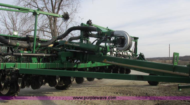 image for item L4149 2011 Great Plains YP-1625A split row planter