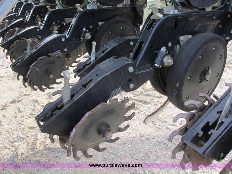 image for item L4149 2011 Great Plains YP-1625A split row planter