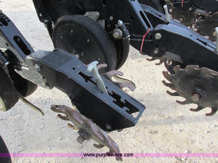 image for item L4149 2011 Great Plains YP-1625A split row planter