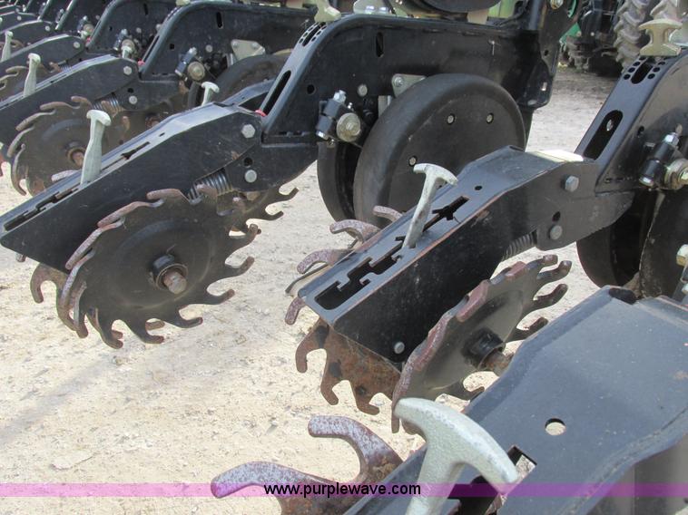 image for item L4149 2011 Great Plains YP-1625A split row planter