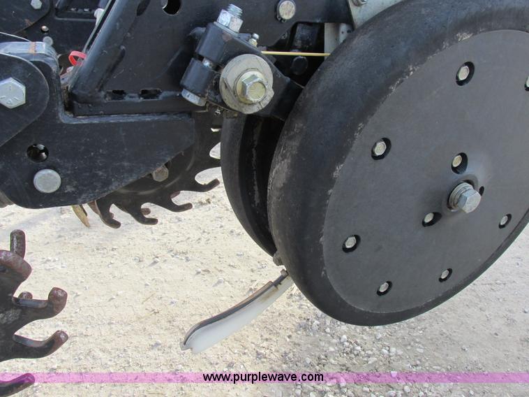 image for item L4149 2011 Great Plains YP-1625A split row planter