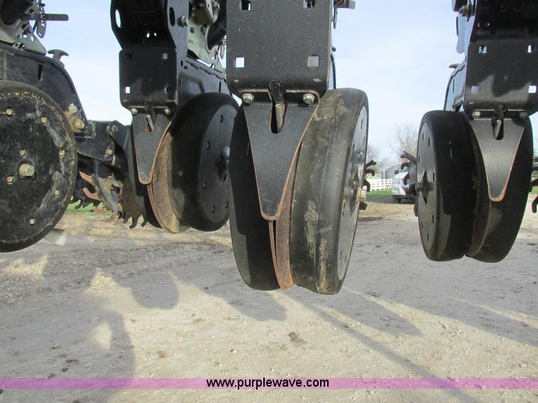 image for item L4149 2011 Great Plains YP-1625A split row planter