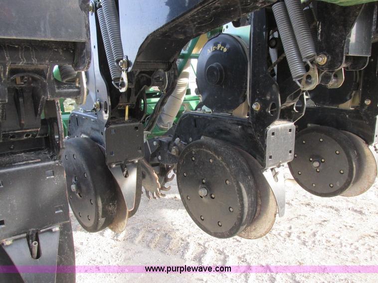 image for item L4149 2011 Great Plains YP-1625A split row planter