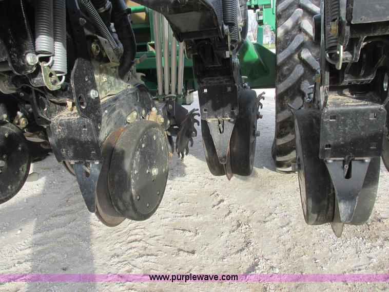 image for item L4149 2011 Great Plains YP-1625A split row planter