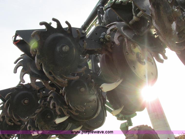 image for item L4149 2011 Great Plains YP-1625A split row planter
