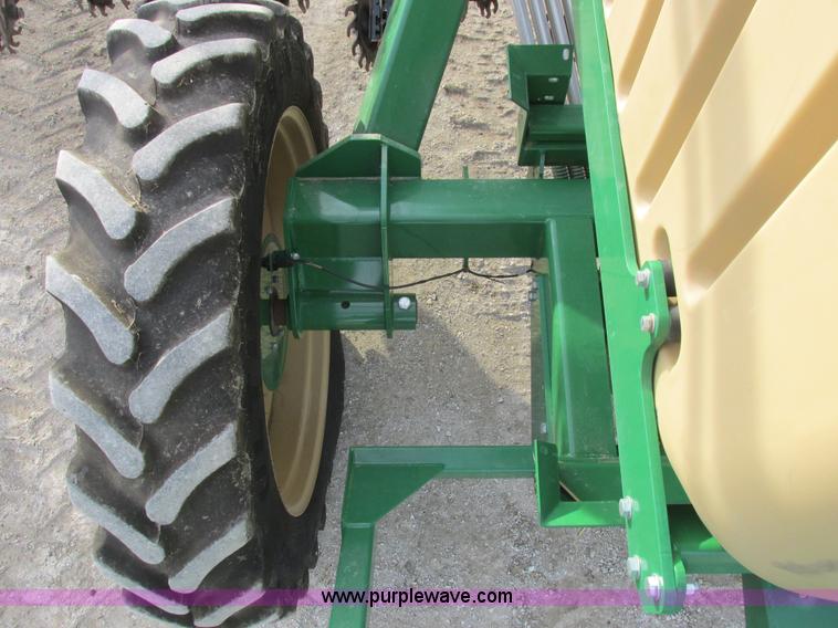 image for item L4149 2011 Great Plains YP-1625A split row planter