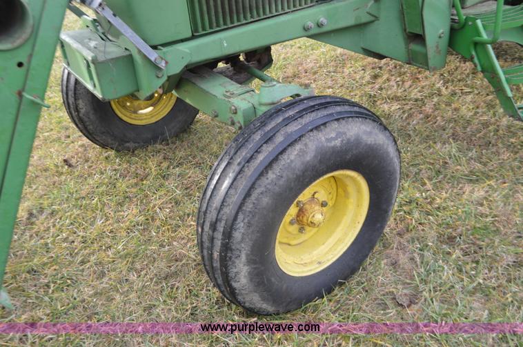 image for item L4633 1976 John Deere 4230 tractor