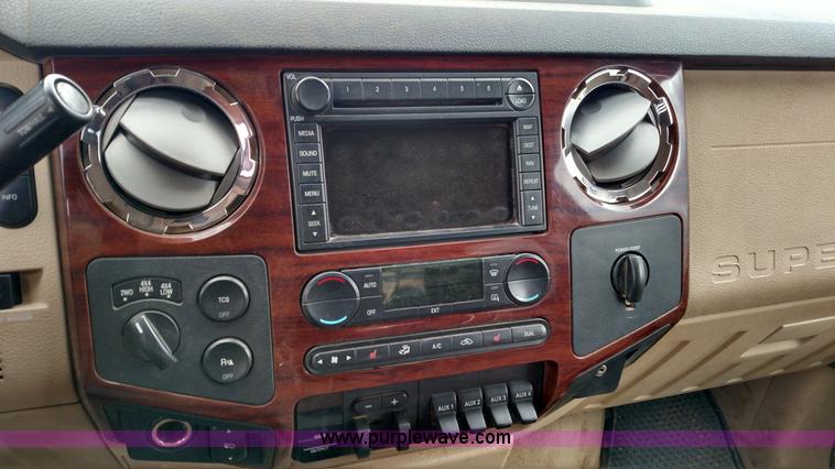 image for item L6037 2008 Ford F450 Super Duty Lariat King Ranch Crew Cab flatbed truck