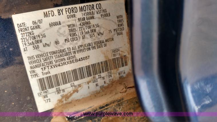 image for item L6037 2008 Ford F450 Super Duty Lariat King Ranch Crew Cab flatbed truck