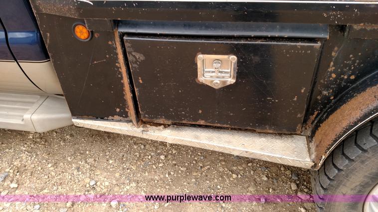 image for item L6037 2008 Ford F450 Super Duty Lariat King Ranch Crew Cab flatbed truck