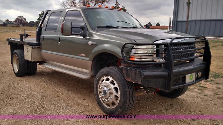image for item L6038 2004 Ford F350 Super Duty Lariat King Ranch Crew Cab flatbed pickup truck
