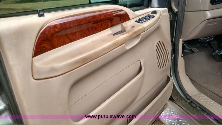 image for item L6038 2004 Ford F350 Super Duty Lariat King Ranch Crew Cab flatbed pickup truck