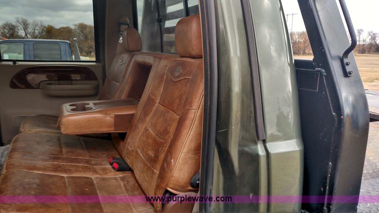 image for item L6038 2004 Ford F350 Super Duty Lariat King Ranch Crew Cab flatbed pickup truck