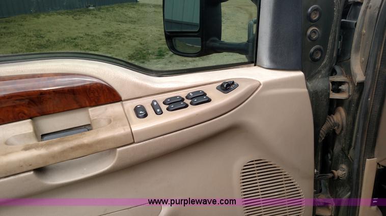 image for item L6038 2004 Ford F350 Super Duty Lariat King Ranch Crew Cab flatbed pickup truck