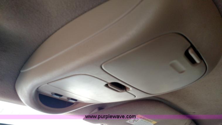 image for item L6038 2004 Ford F350 Super Duty Lariat King Ranch Crew Cab flatbed pickup truck