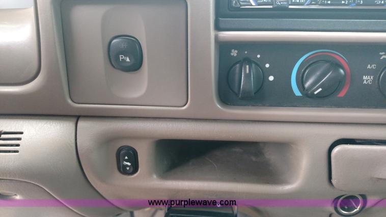 image for item L6038 2004 Ford F350 Super Duty Lariat King Ranch Crew Cab flatbed pickup truck