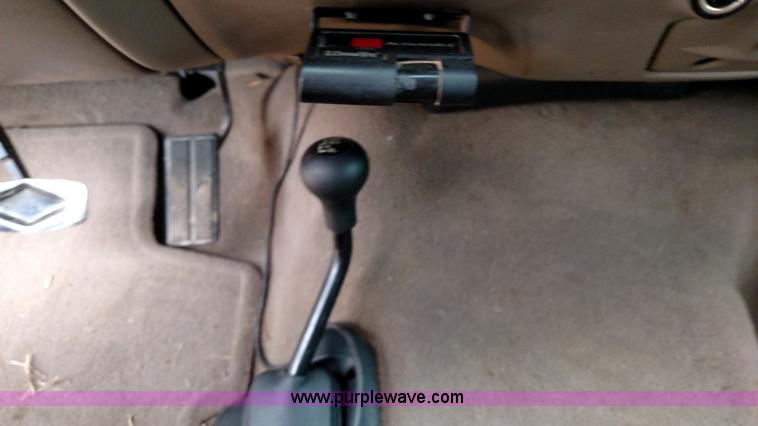 image for item L6038 2004 Ford F350 Super Duty Lariat King Ranch Crew Cab flatbed pickup truck