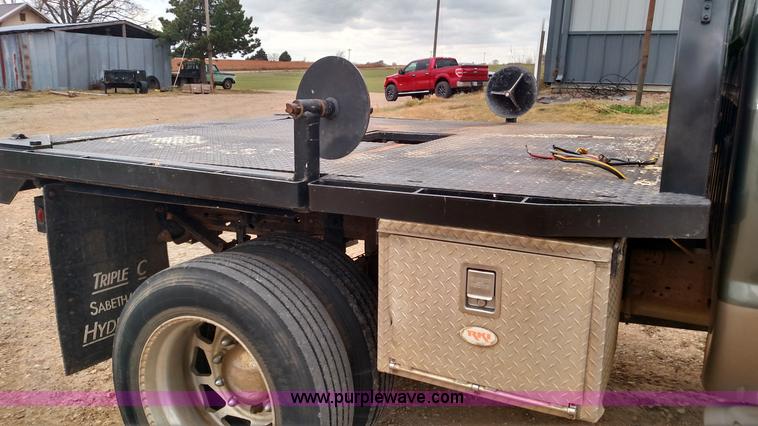 image for item L6038 2004 Ford F350 Super Duty Lariat King Ranch Crew Cab flatbed pickup truck