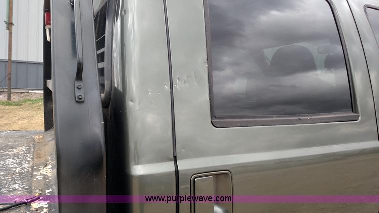 image for item L6038 2004 Ford F350 Super Duty Lariat King Ranch Crew Cab flatbed pickup truck