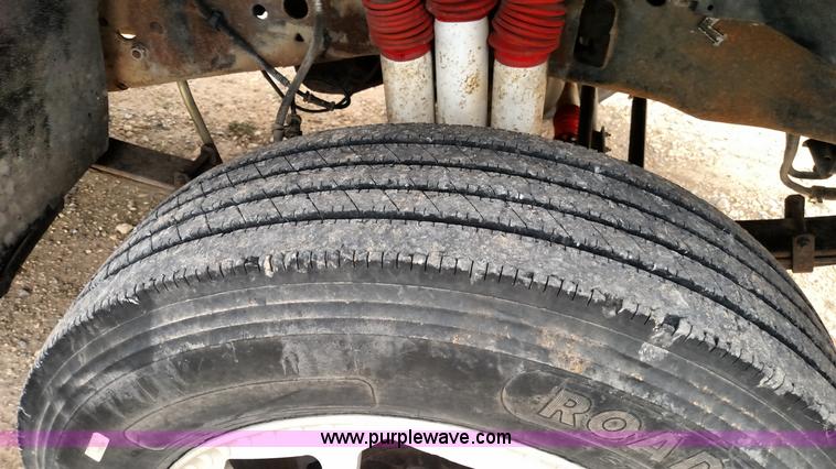 image for item L6038 2004 Ford F350 Super Duty Lariat King Ranch Crew Cab flatbed pickup truck