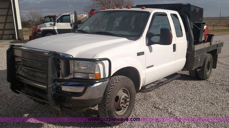 image for item L6057 2004 Ford F350 Super Duty XLT SuperCab pickup truck
