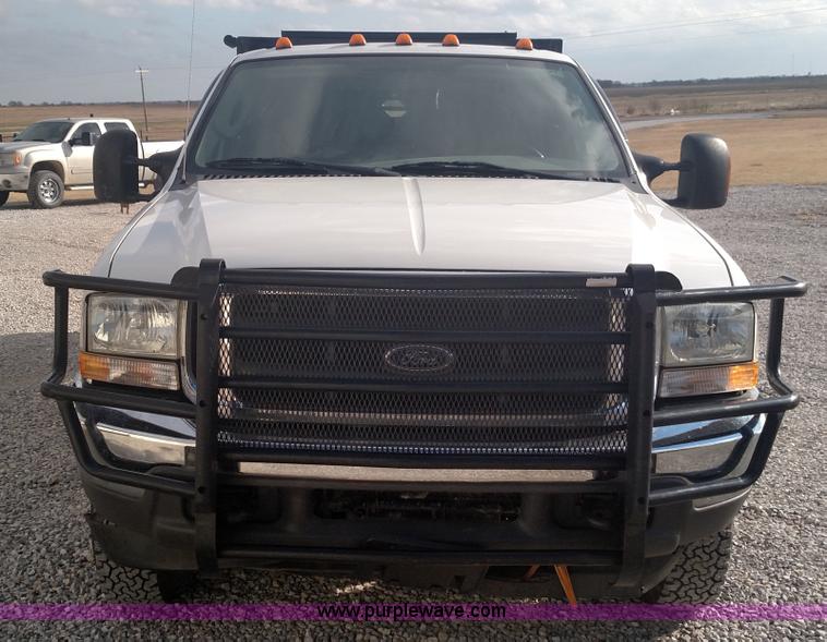 image for item L6057 2004 Ford F350 Super Duty XLT SuperCab pickup truck