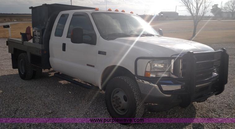 image for item L6057 2004 Ford F350 Super Duty XLT SuperCab pickup truck