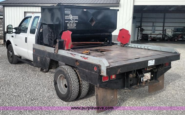 image for item L6057 2004 Ford F350 Super Duty XLT SuperCab pickup truck