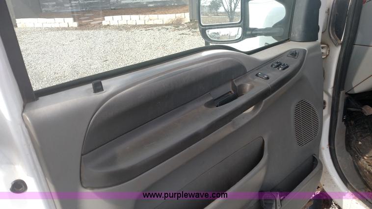 image for item L6057 2004 Ford F350 Super Duty XLT SuperCab pickup truck