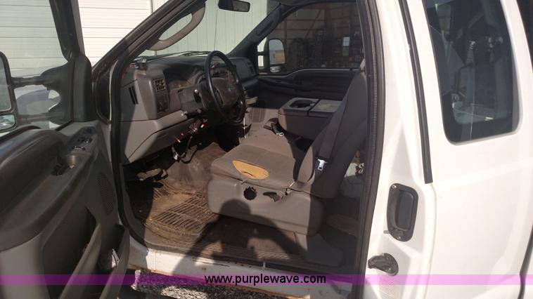 image for item L6057 2004 Ford F350 Super Duty XLT SuperCab pickup truck