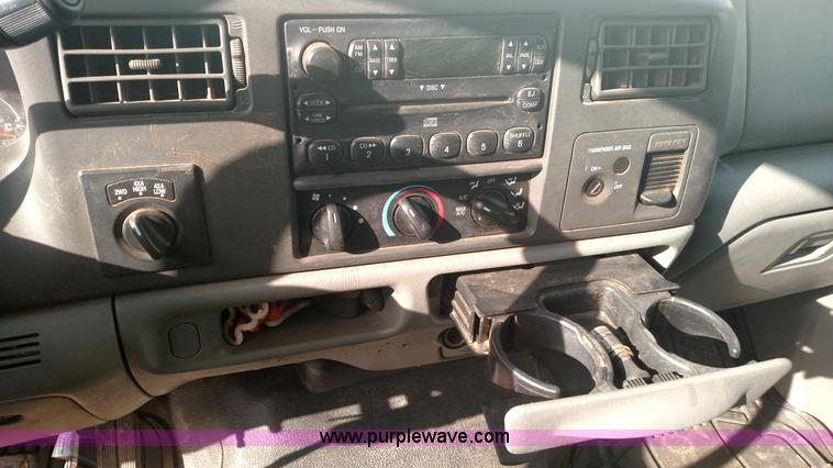 image for item L6057 2004 Ford F350 Super Duty XLT SuperCab pickup truck