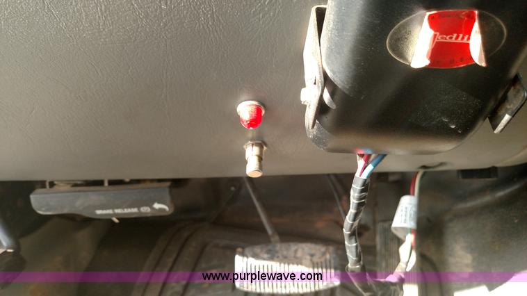 image for item L6057 2004 Ford F350 Super Duty XLT SuperCab pickup truck