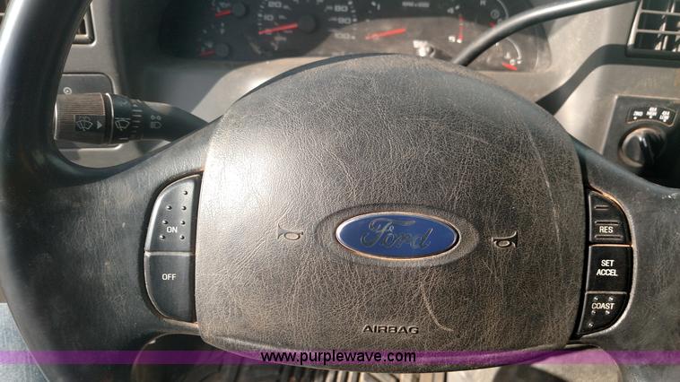 image for item L6057 2004 Ford F350 Super Duty XLT SuperCab pickup truck