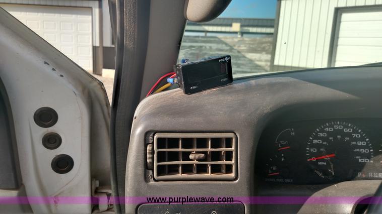 image for item L6057 2004 Ford F350 Super Duty XLT SuperCab pickup truck