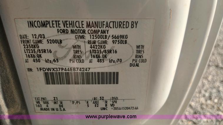 image for item L6057 2004 Ford F350 Super Duty XLT SuperCab pickup truck