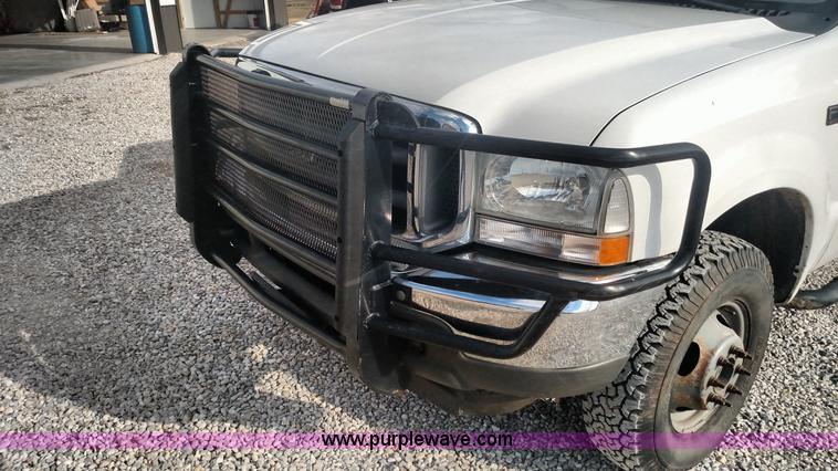 image for item L6057 2004 Ford F350 Super Duty XLT SuperCab pickup truck