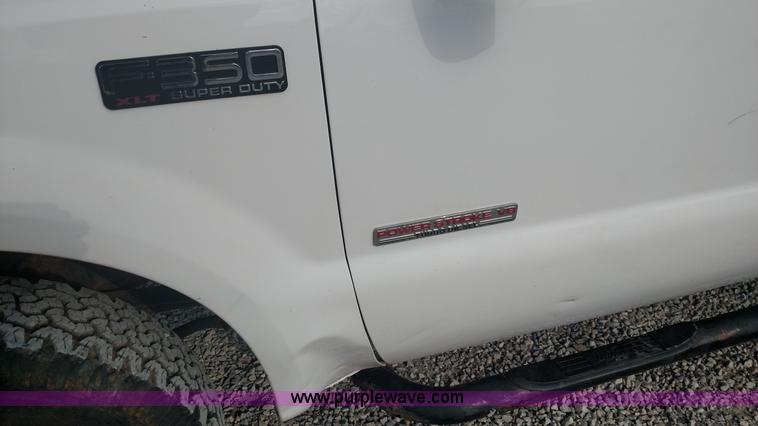 image for item L6057 2004 Ford F350 Super Duty XLT SuperCab pickup truck