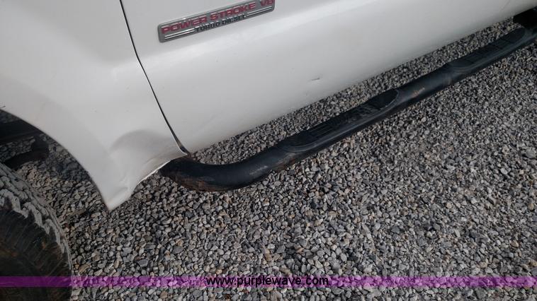 image for item L6057 2004 Ford F350 Super Duty XLT SuperCab pickup truck