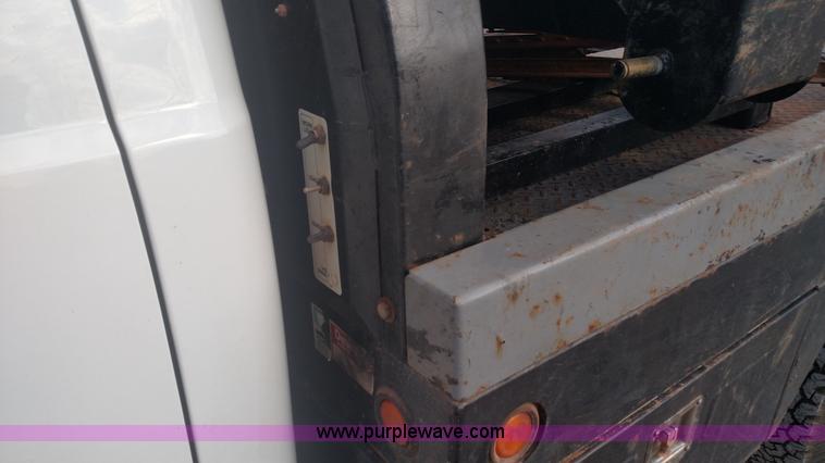 image for item L6057 2004 Ford F350 Super Duty XLT SuperCab pickup truck