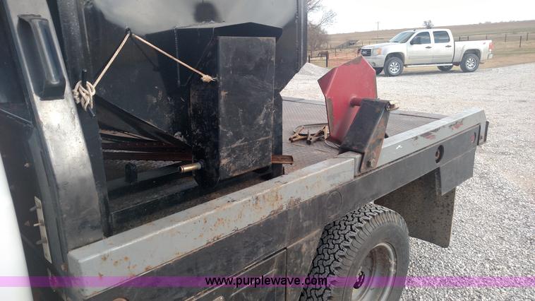 image for item L6057 2004 Ford F350 Super Duty XLT SuperCab pickup truck