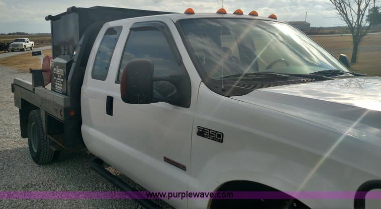 image for item L6057 2004 Ford F350 Super Duty XLT SuperCab pickup truck
