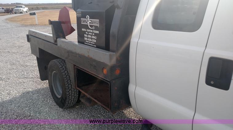 image for item L6057 2004 Ford F350 Super Duty XLT SuperCab pickup truck